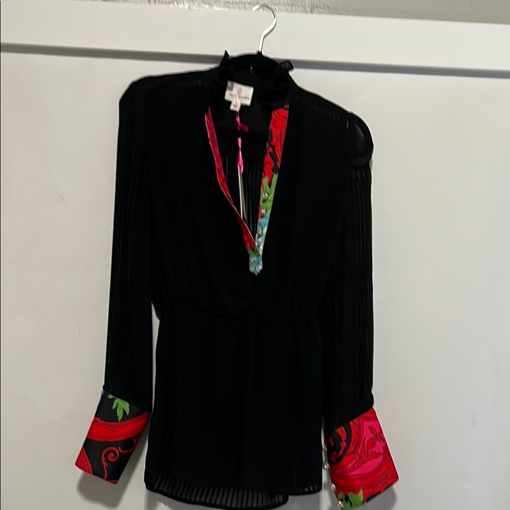 JB by Julie Brown Black and Red Graphic Long Sleeve Blouse